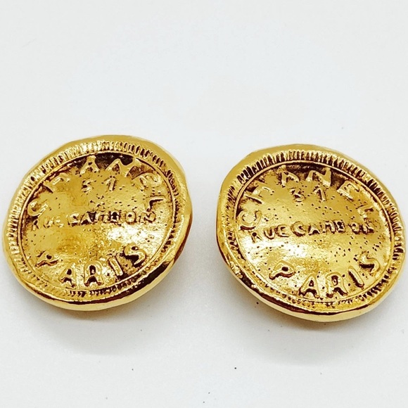 CHANEL Pre-Owned1990s logo-embossed gold earrings